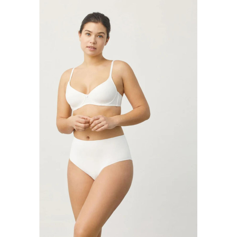 Ysabel Mora kelnaitės