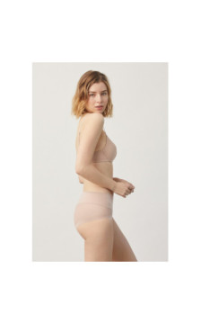 Ysabel Mora kelnaitės