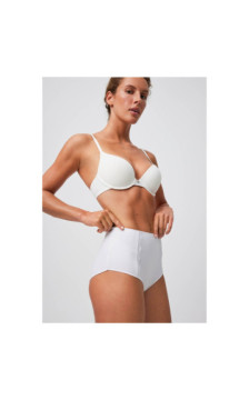 Ysabel Mora kelnaitės